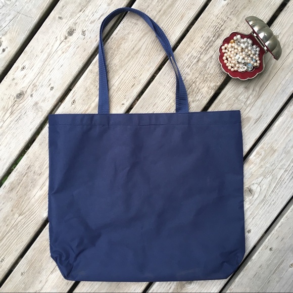 ⭐️HP⭐️ Zip Top Cancun Beach Tote - Picture 3 of 6